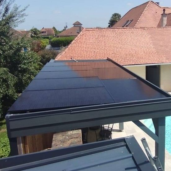 Pergola solaire installée par CR2P